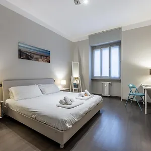 Daire Sant' Ambrogio Flat, Milano